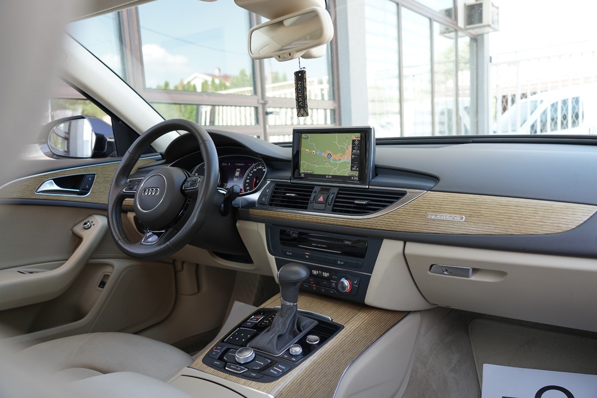 Audi A6
 3.0 TDi Quattro S-Tronic