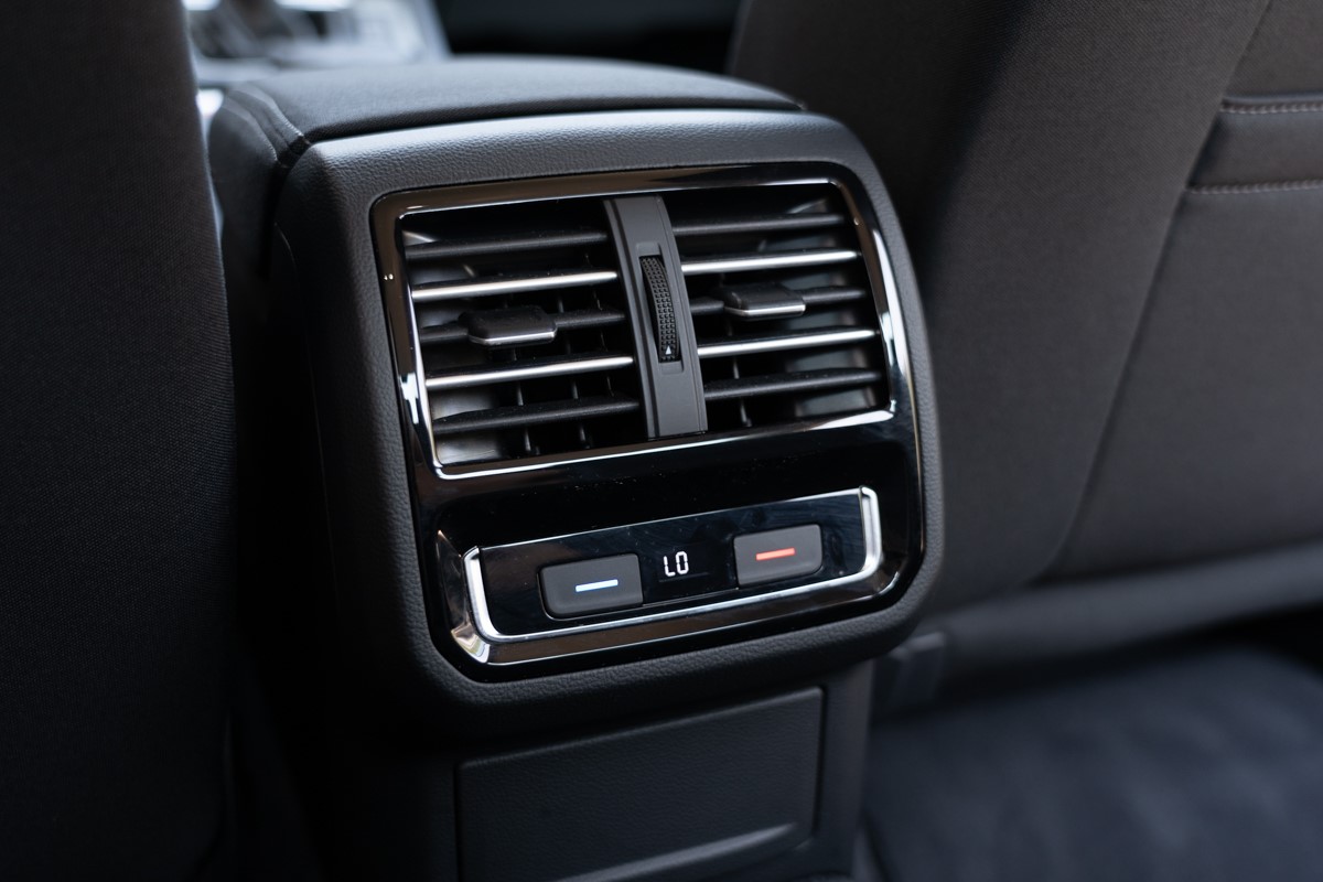 Volkswagen Passat 1.6 TDi BlueMotion Confortline Business DSG7