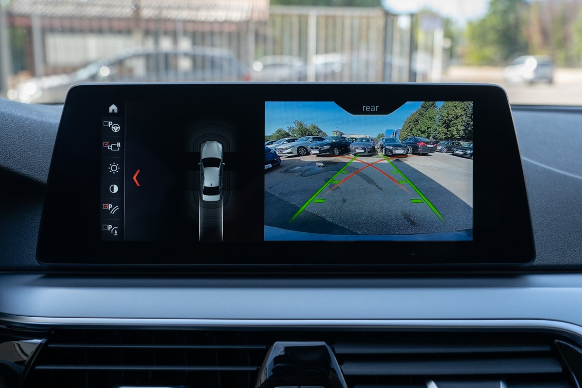 BMW
 5-Series 520d