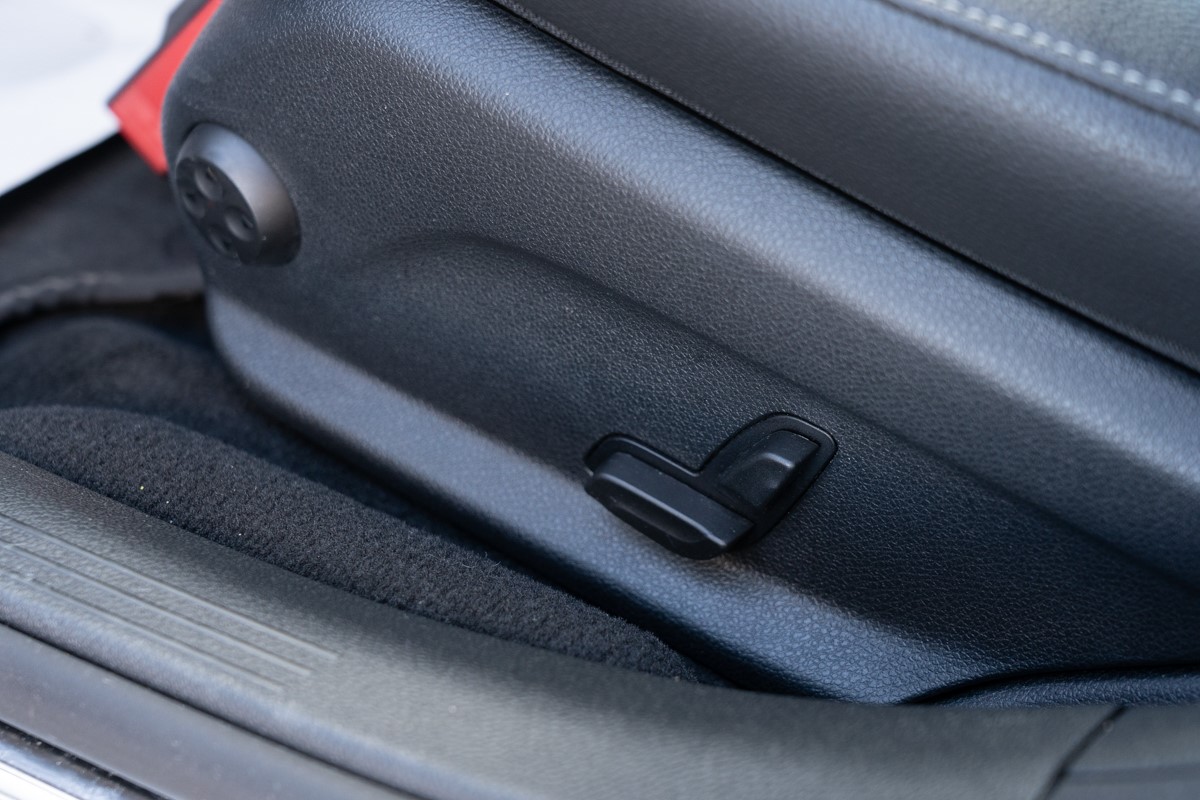 Mercedes-Benz E-Class
 200 D Business Solution