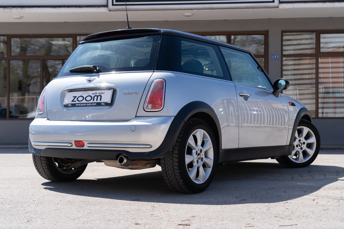 MINI
 Cooper 
 1,6 Benzin