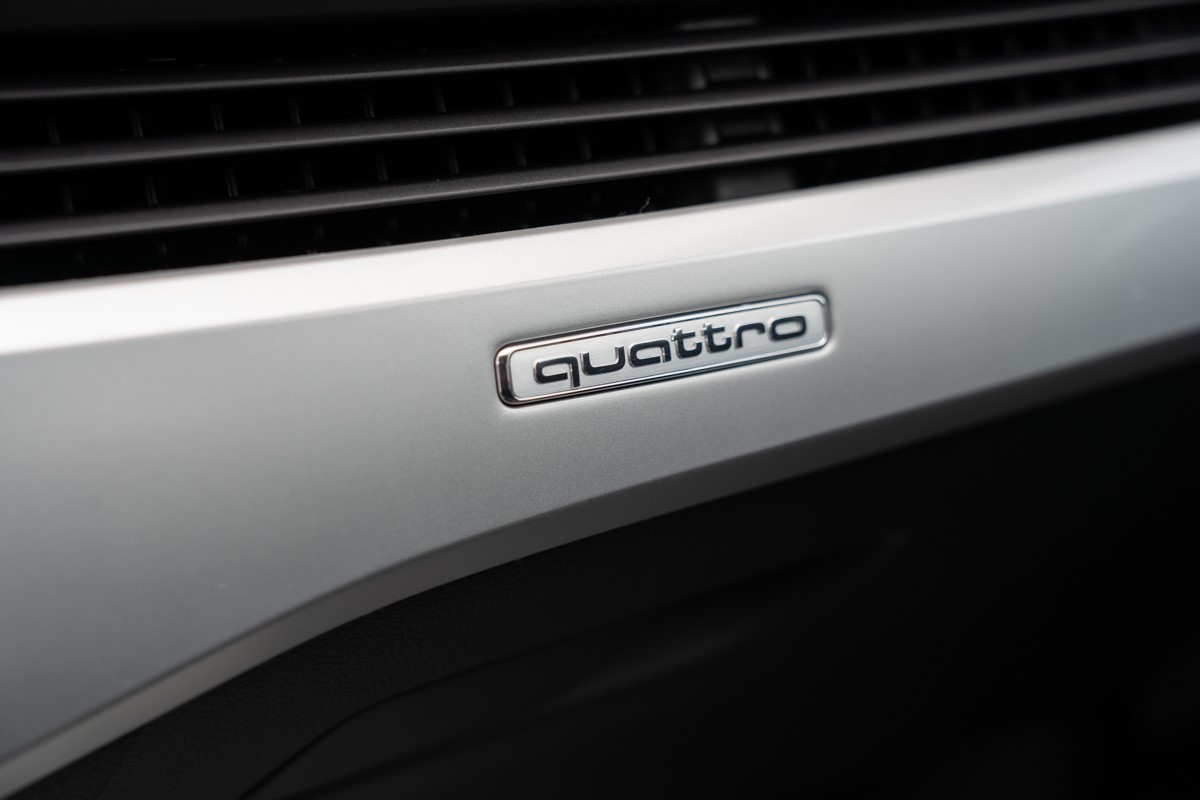 Audi A4
 2.0 TDi S-tronic Quattro Business Line