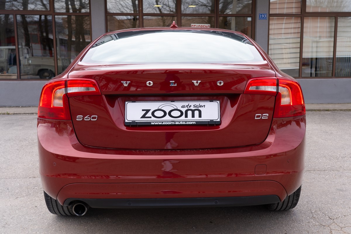 Volvo
 S60
 2.0D D2 Kinetic Business