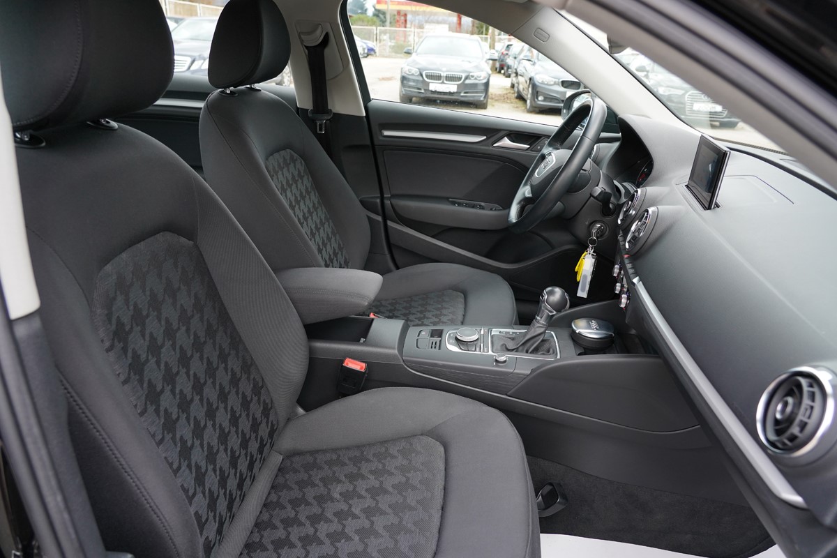 Audi A3
 2,0 TDI S-tronic