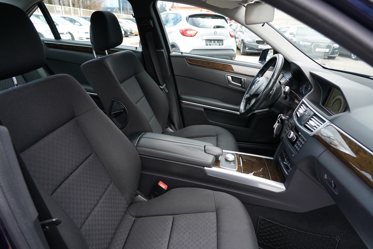 Mercedes-Benz E-Class
 220 CDI