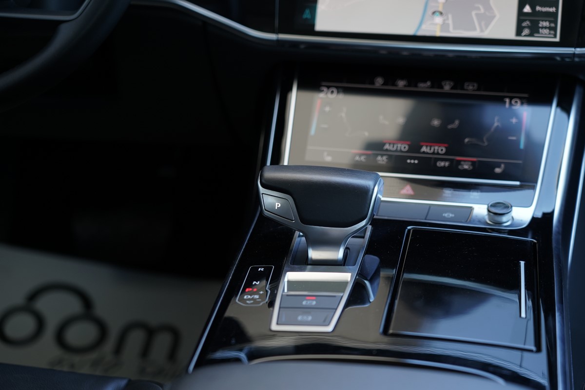Audi A8
 50 TDI Quattro Tiptronic