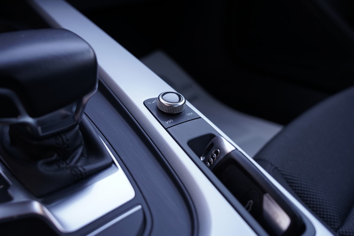 Audi A4
 2.0 TDI  BUSINESS LINE S TRONIC 