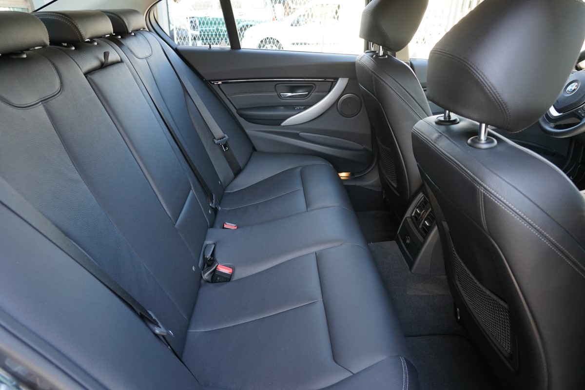 BMW
 3-Series 320 d Automatik 