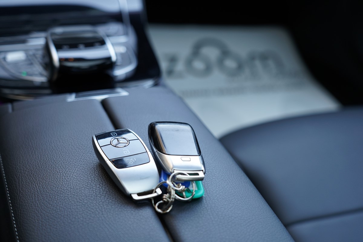 Mercedes-Benz E-Class
 220 CDI AMG 
