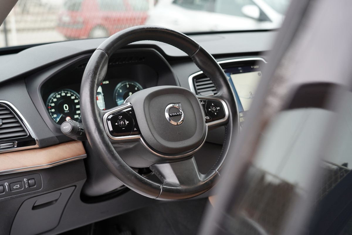 Volvo
 XC90 
 D5