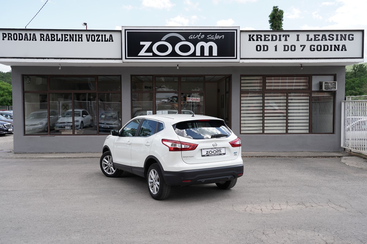 Nissan
 Qashqai 1.5 DCI