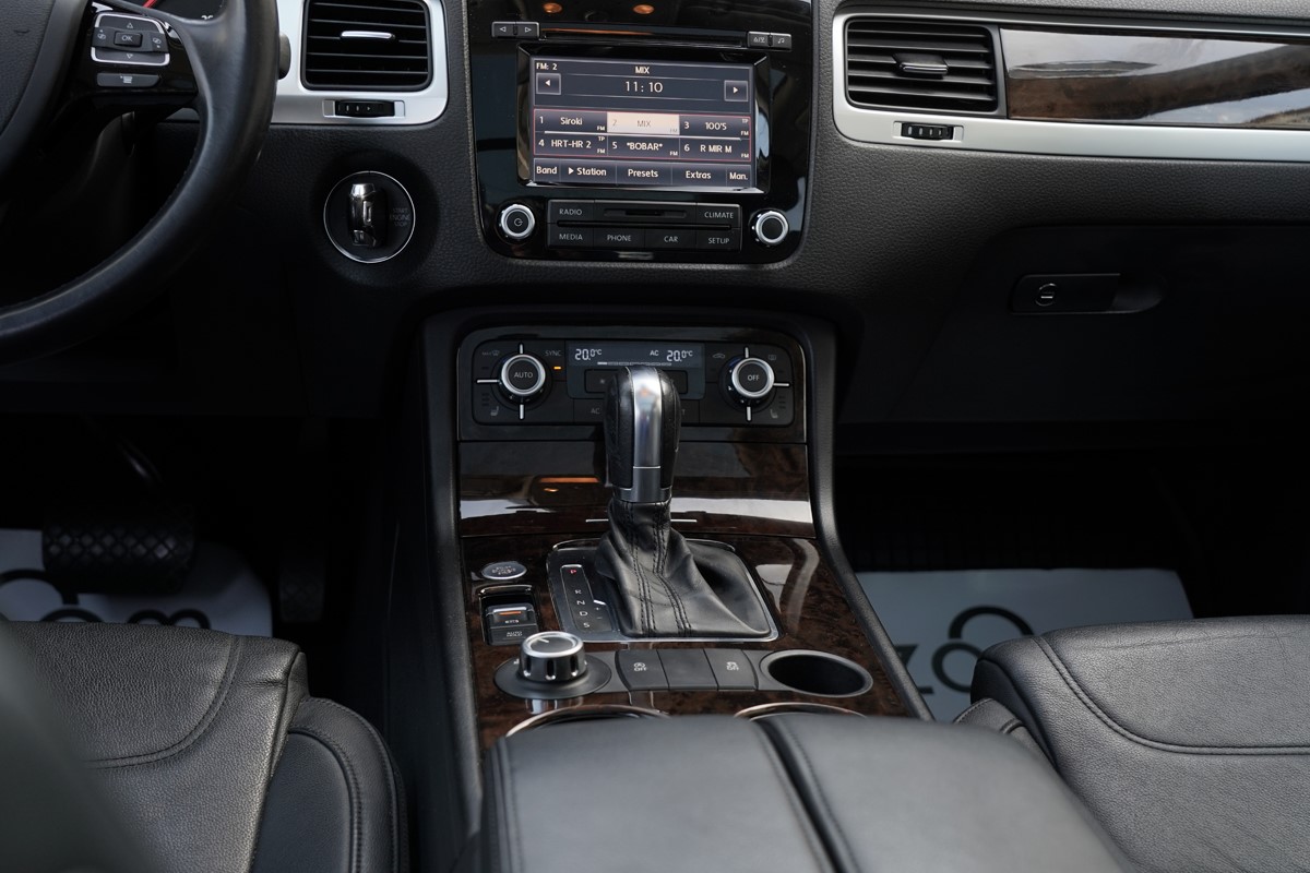 Volkswagen Touareg
 3.0 TDI 4 MOTION