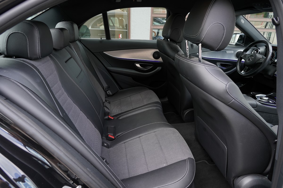 Mercedes-Benz E-Class
 220 D Avantgarde 
