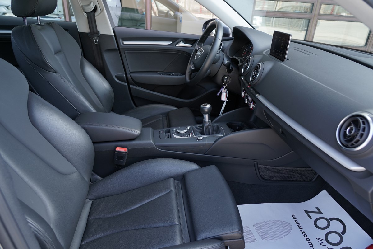 Audi A3
 1.6 TDI S-line Berline
