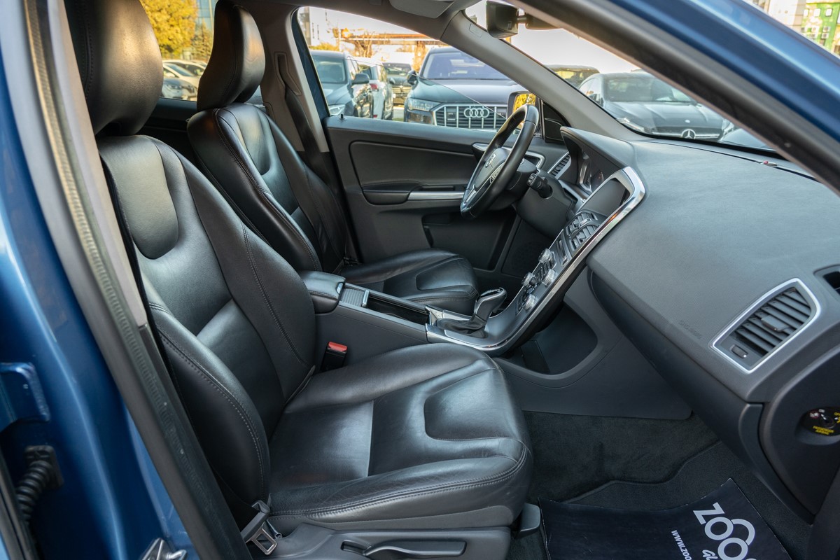 Volvo
 XC60 D4