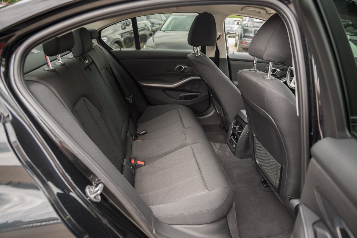 BMW
 3-Series 2.0 D