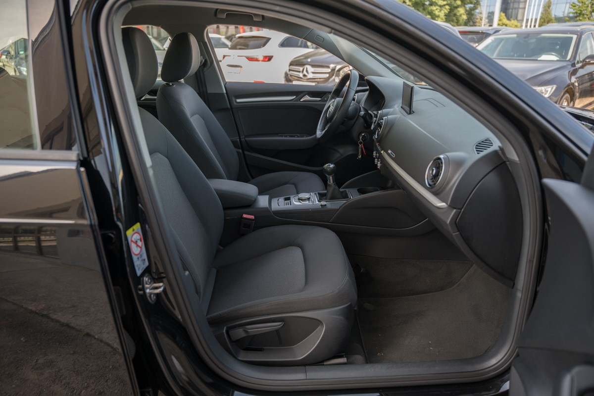Audi A3
 30 TDI Sportback