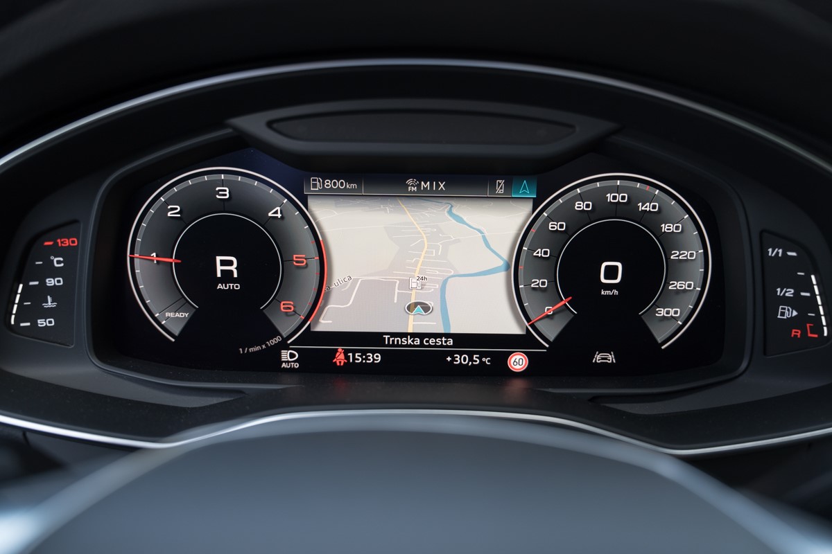 Audi A6
 2.0 TDI S line