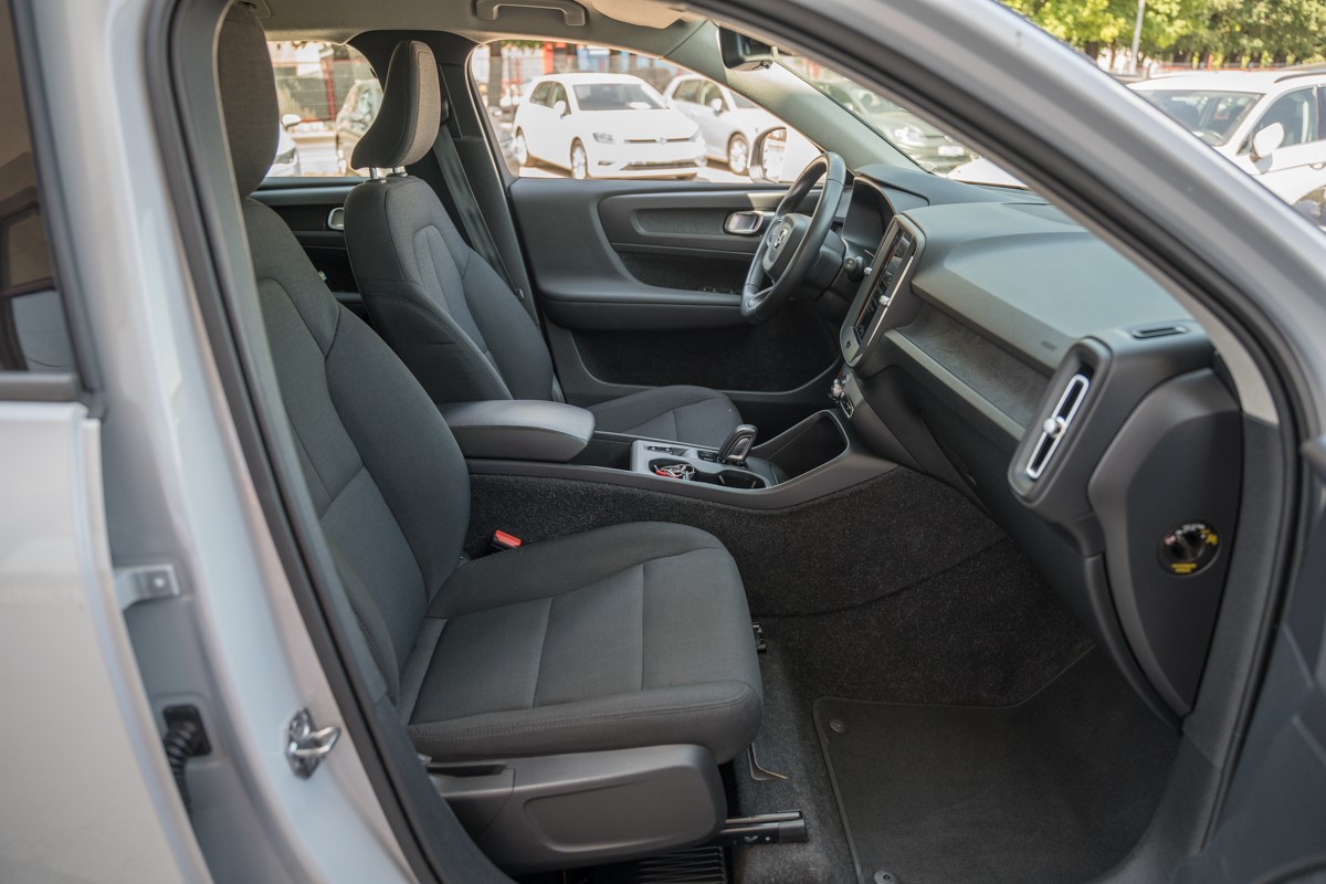 Volvo
 XC40 2.0  D3