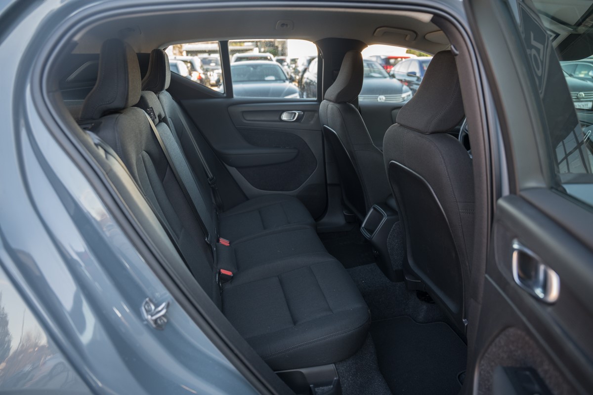 Volvo
 XC40 2.0 D D3