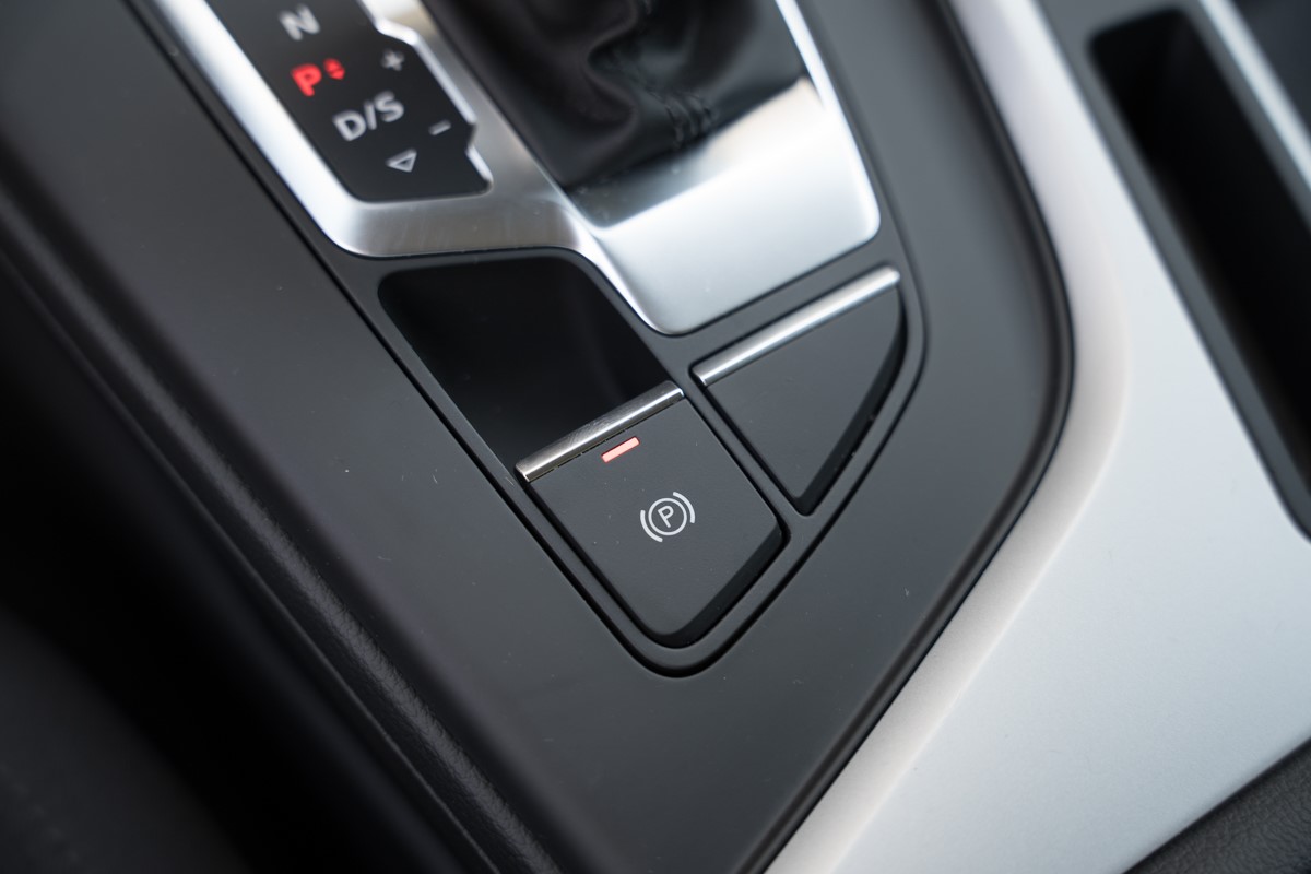Audi A4
 30 TDI 