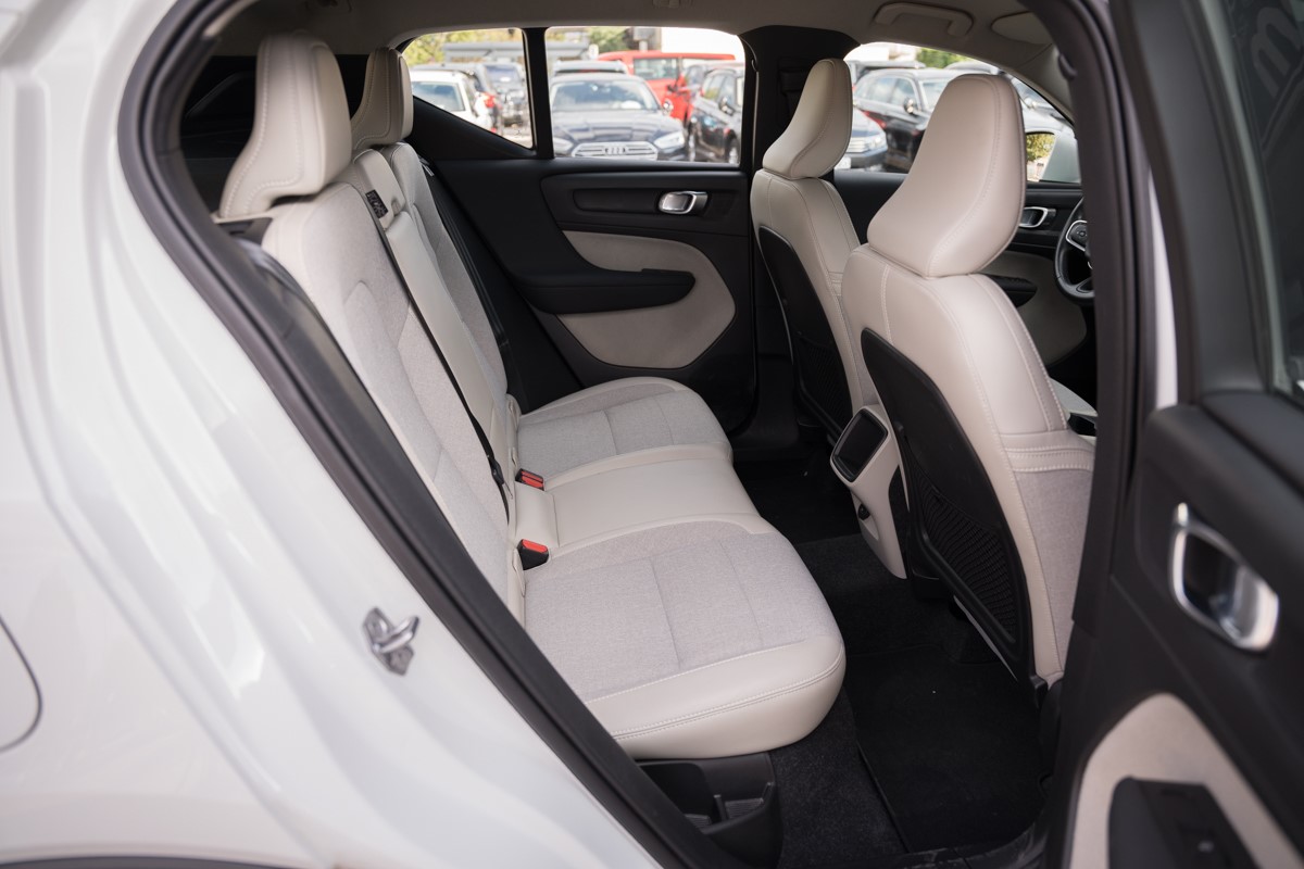 Volvo
 XC40 2.0 D