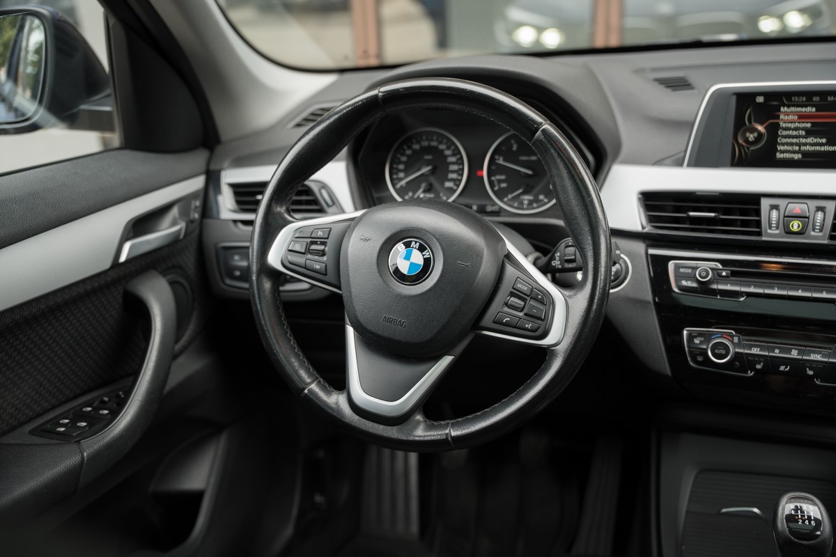 BMW
 X1 18D XDrive