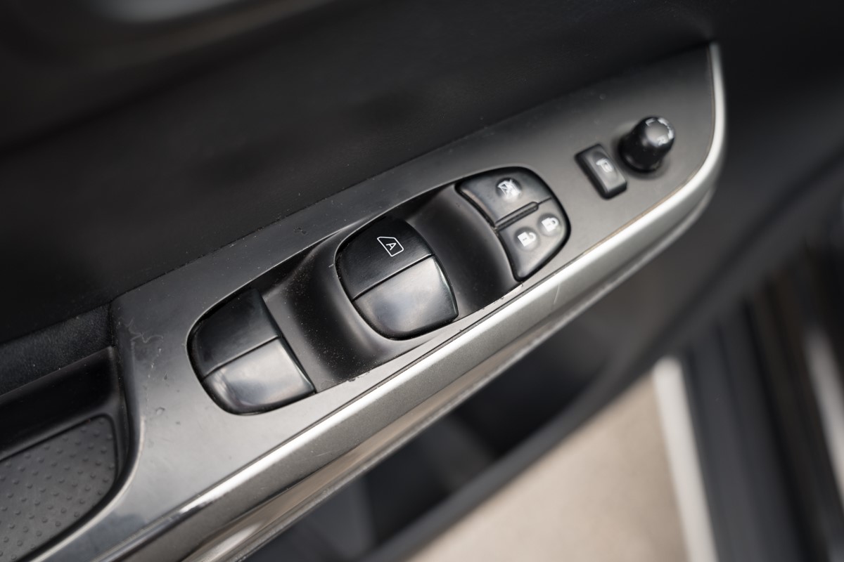 Nissan
 Navara 2,3 DCI 4X4