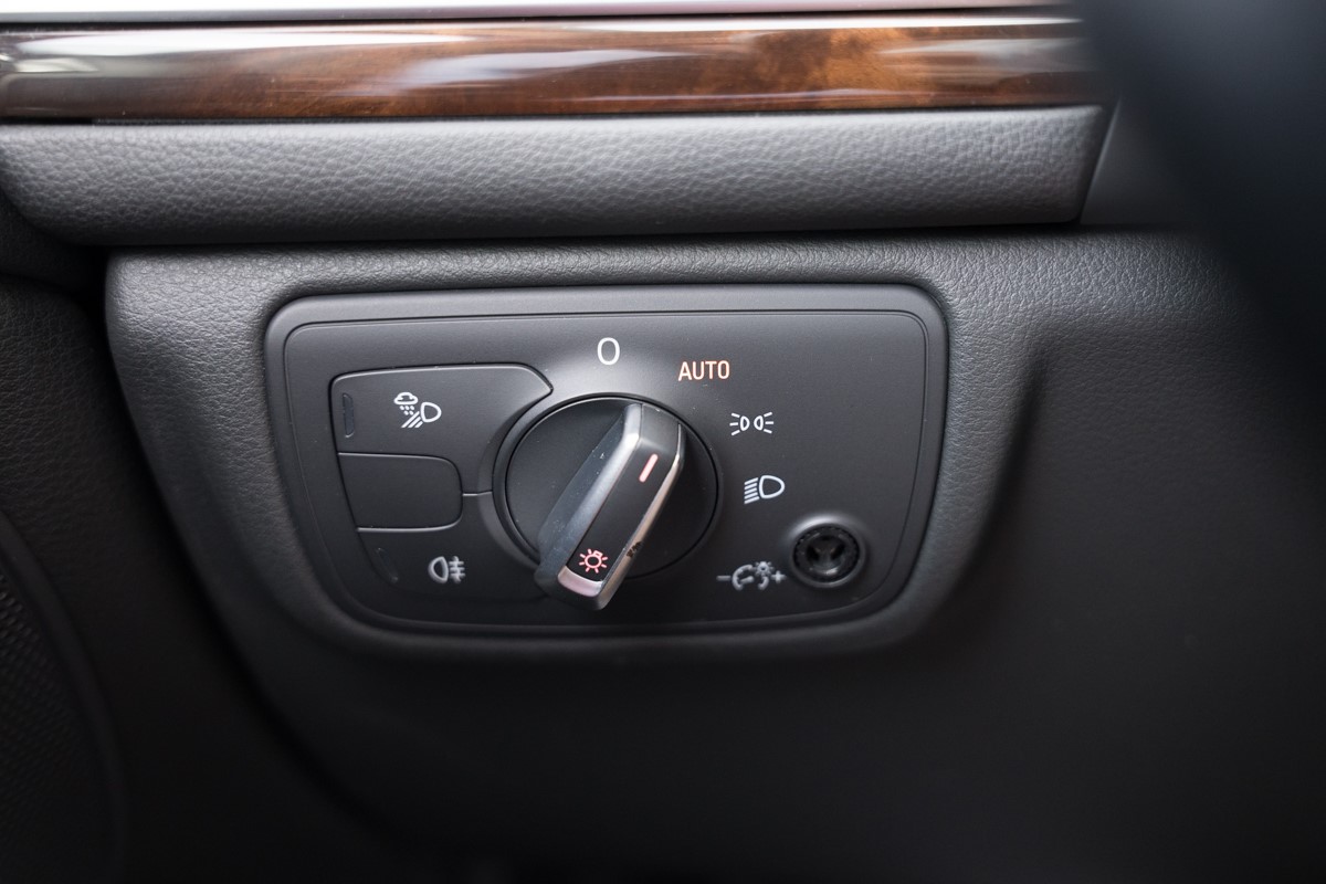 Audi A6
 2.0 TDI