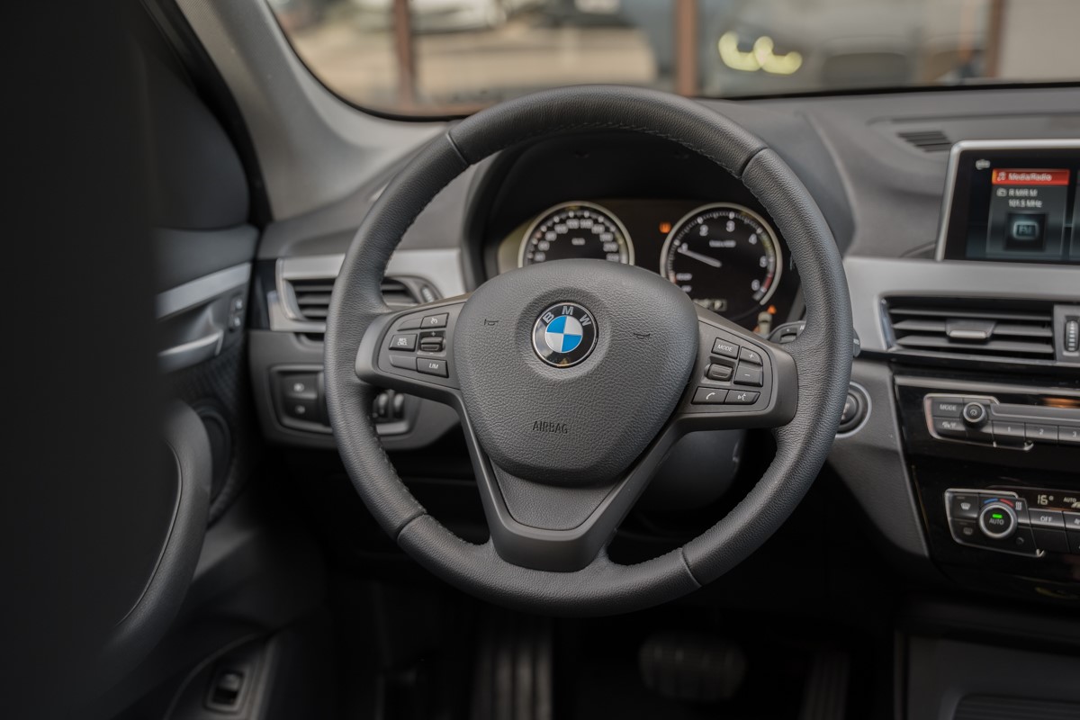 BMW
 X1 18 D sDrive