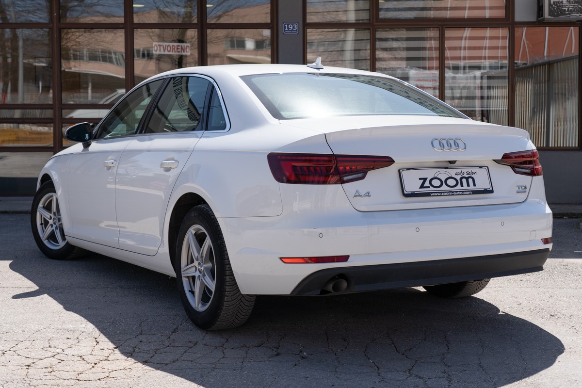 Audi A4
 2.0 TDi Ultra S-tronic Business