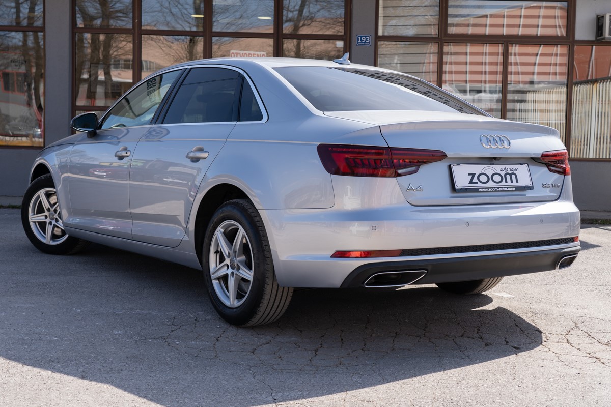 Audi A4
 35 TDi Stronic Business Line