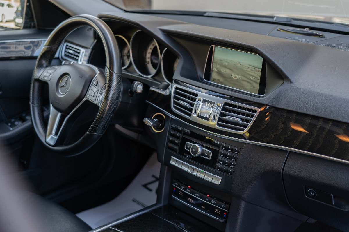 Mercedes-Benz E-Class
 E-350