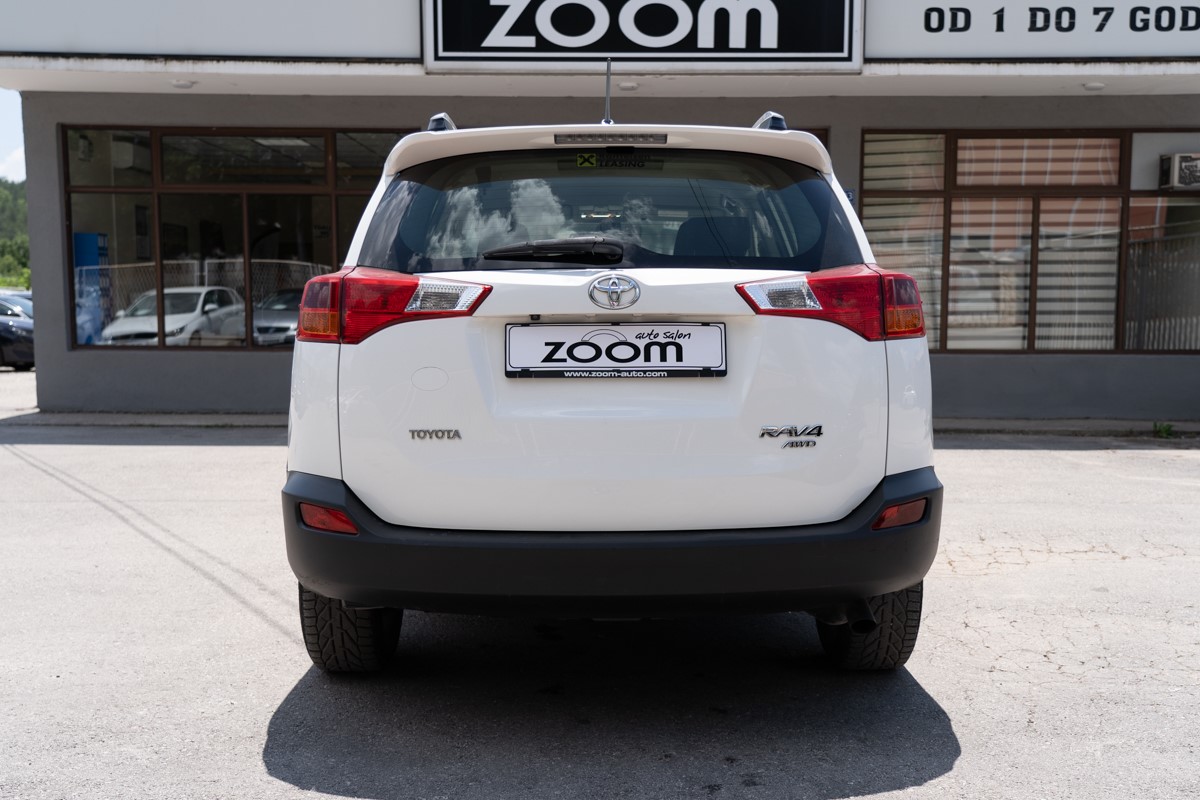 Toyota
 RAV4
 2,0 4x4