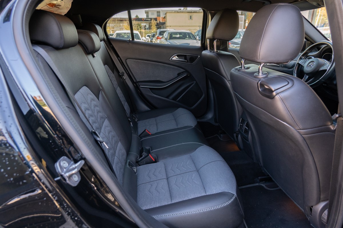 Mercedes-Benz GLA 200d Business