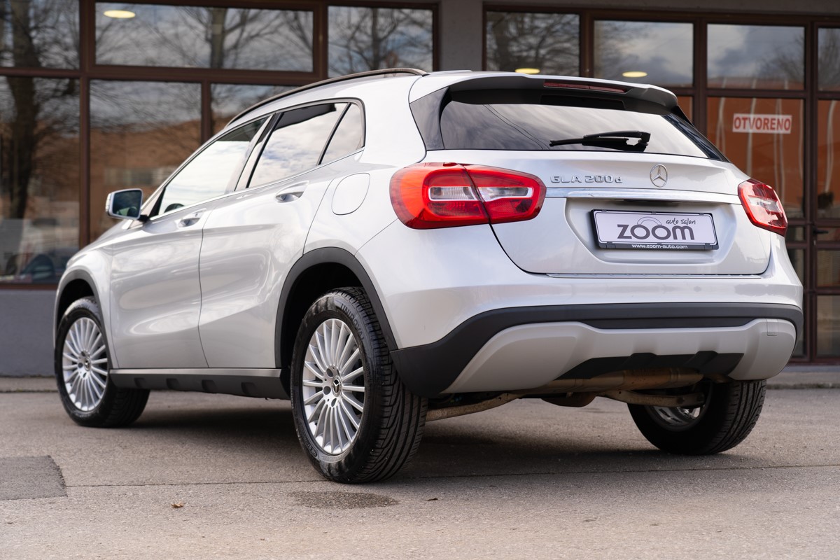 Mercedes-Benz GLA 200 D STOCK