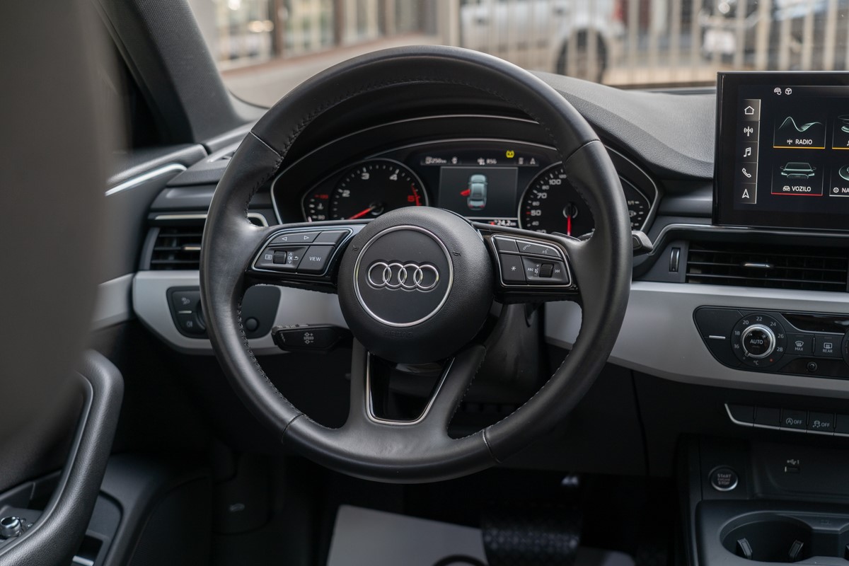 Audi A4
 30 TDI S-Tronic Business