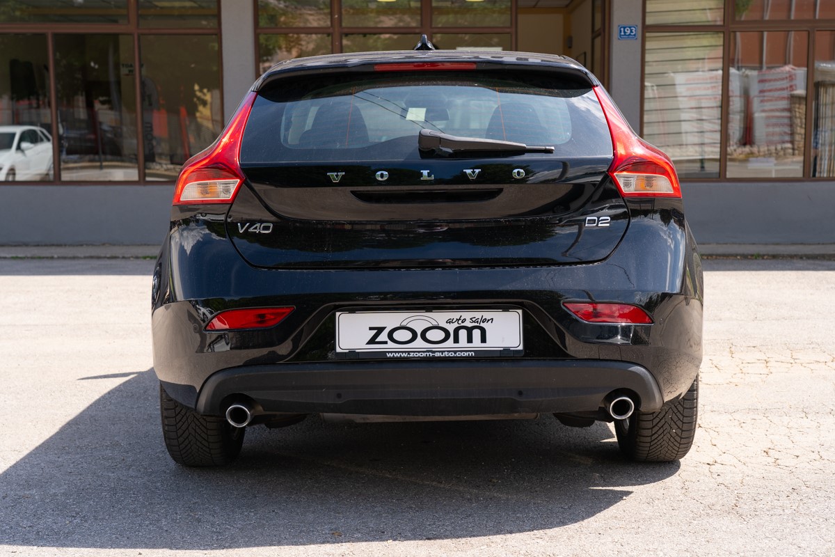 Volvo
 V40 D2