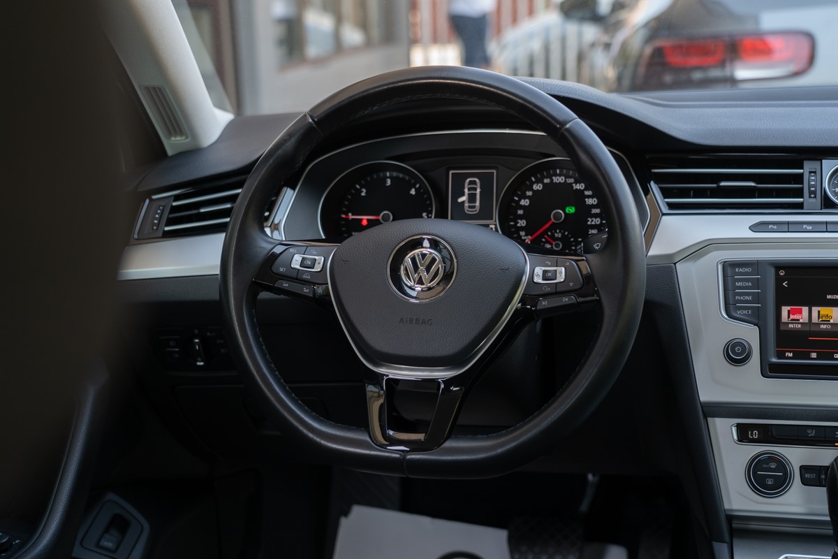 Volkswagen Passat 1.6 TDi BlueMotion Confortline Business DSG7