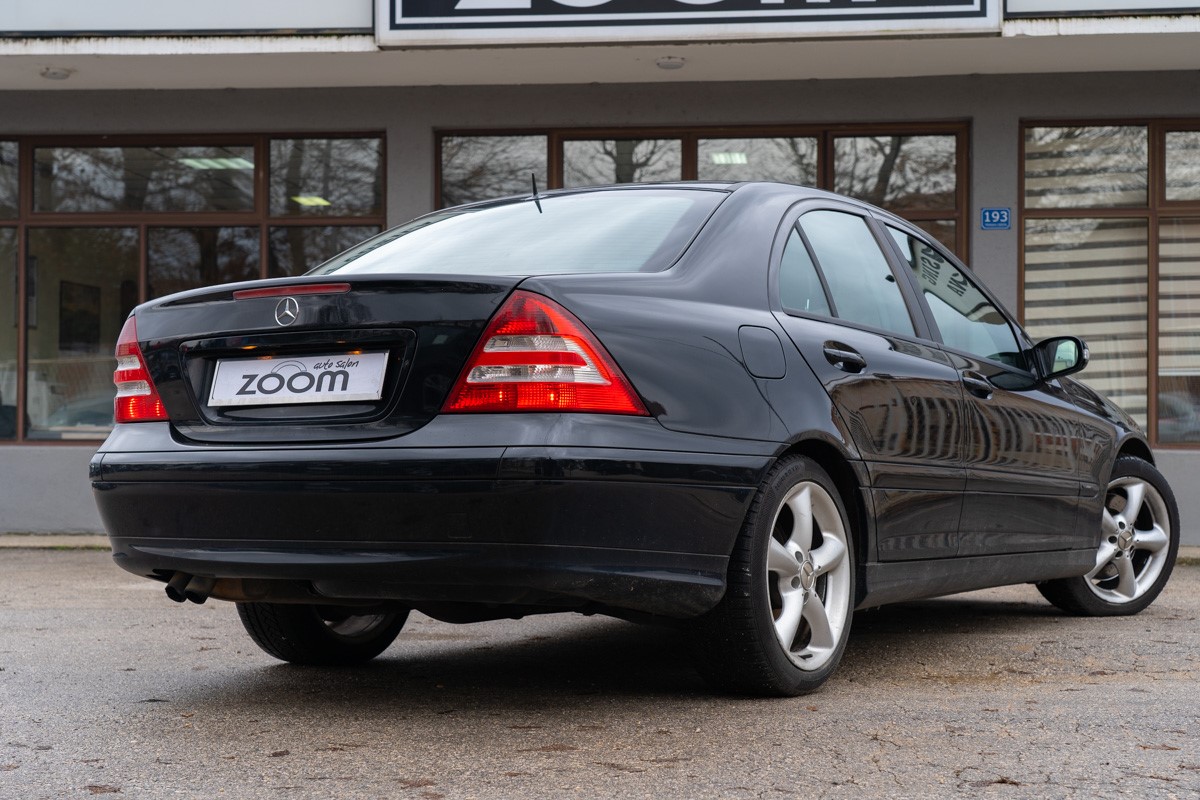 Mercedes-Benz C-Class
 220 CDI
