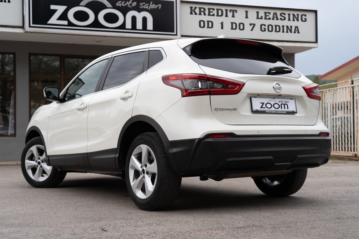 Nissan
 Qashqai 1,5 DCI
