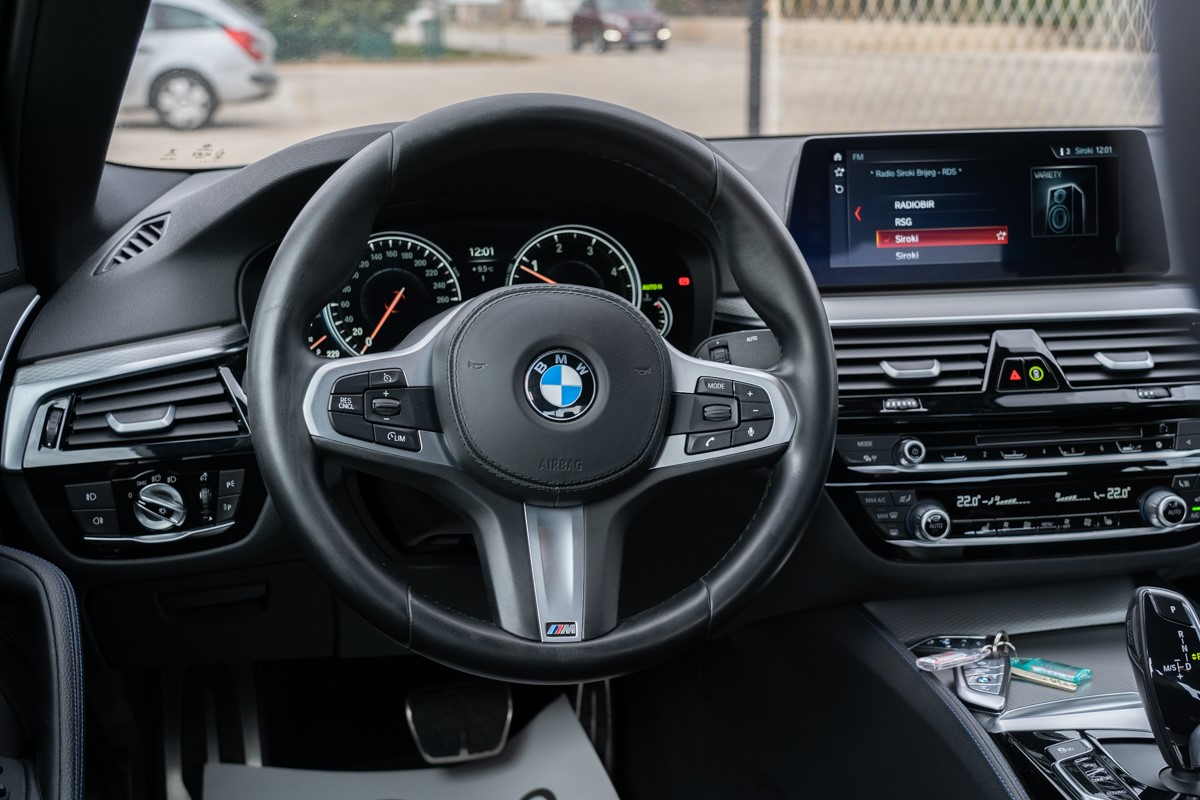 BMW
 5-Series 520dA  M Sportpaket