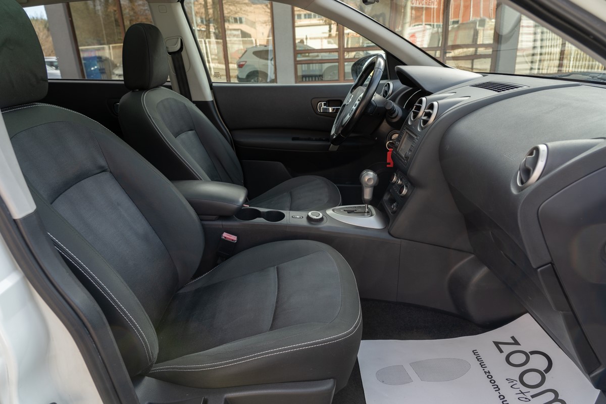 Nissan
 Qashqai 2,0 DCI