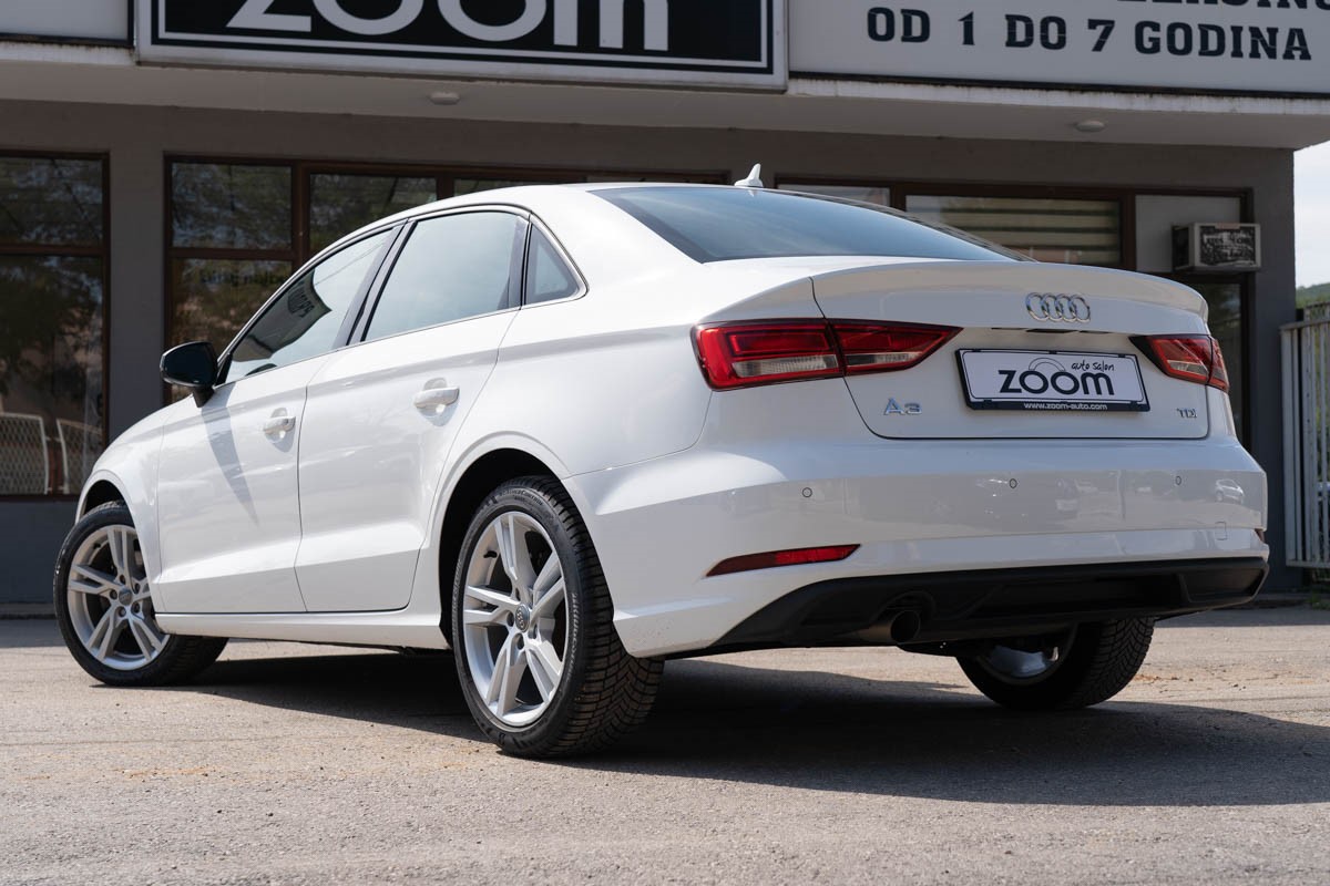 Audi A3
 1.6 TDi Business
