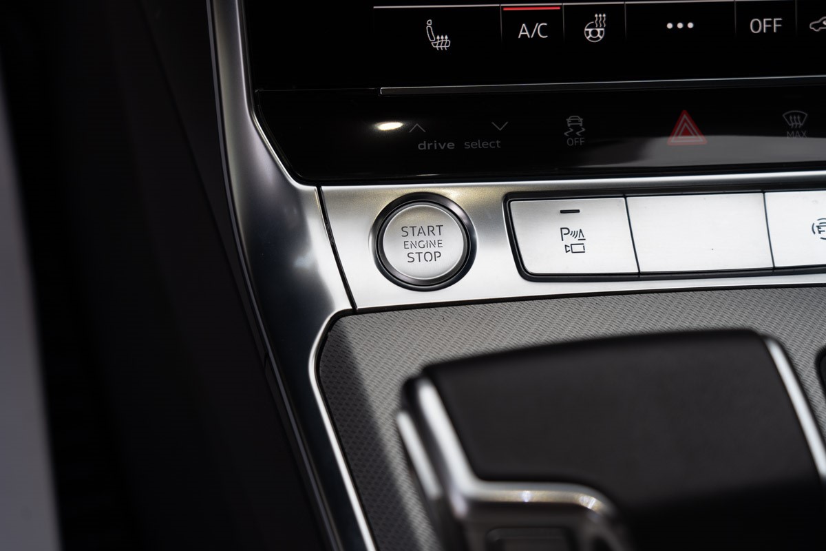 Audi A6
 3,0 TDI 50 Quattro