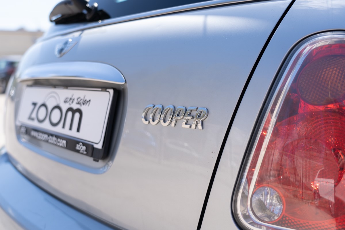 MINI
 Cooper 
 1,6 Benzin