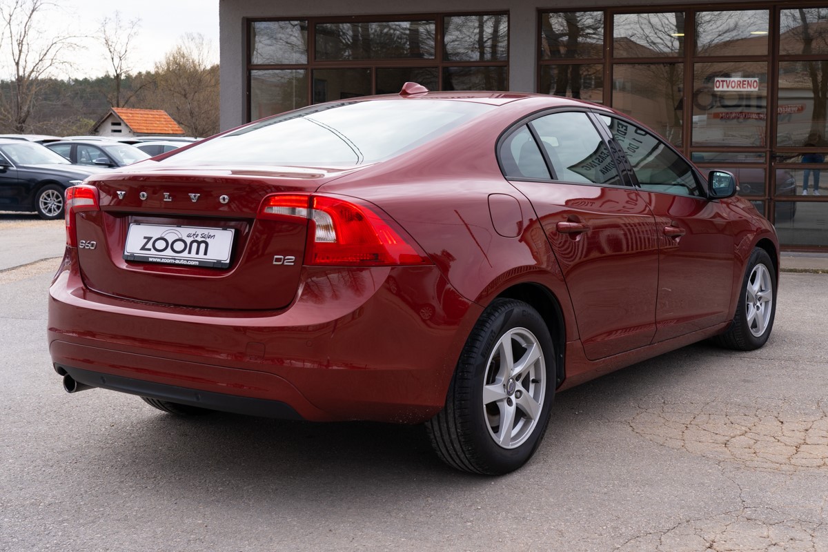 Volvo
 S60
 2.0D D2 Kinetic Business