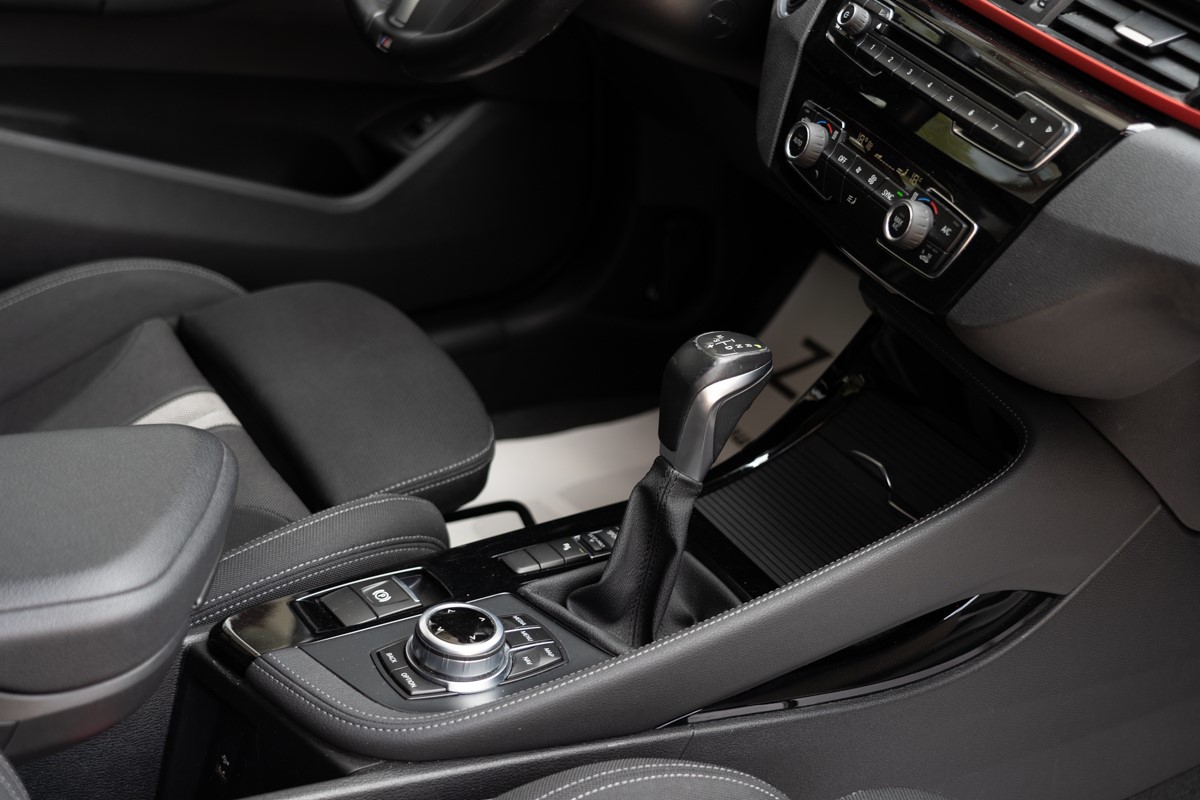 BMW
 X1 18 d SDrive