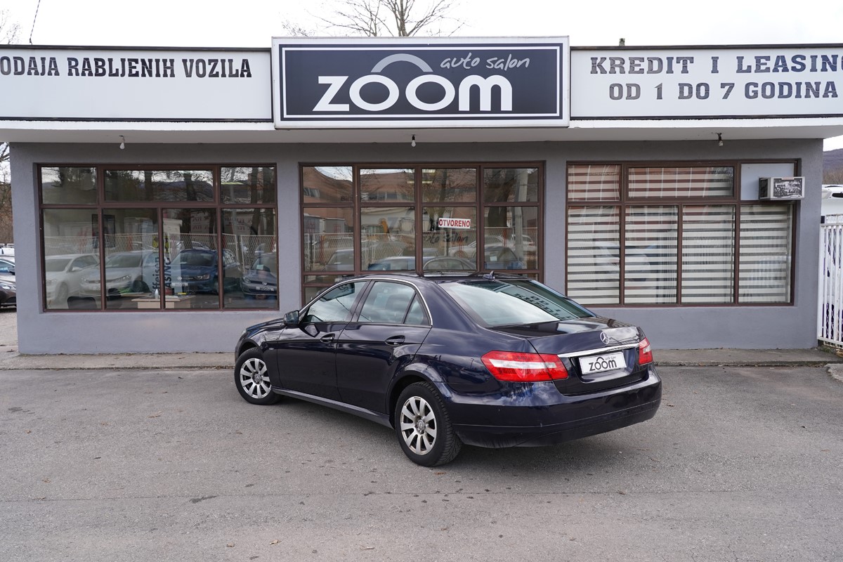 Mercedes-Benz E-Class
 220 CDI