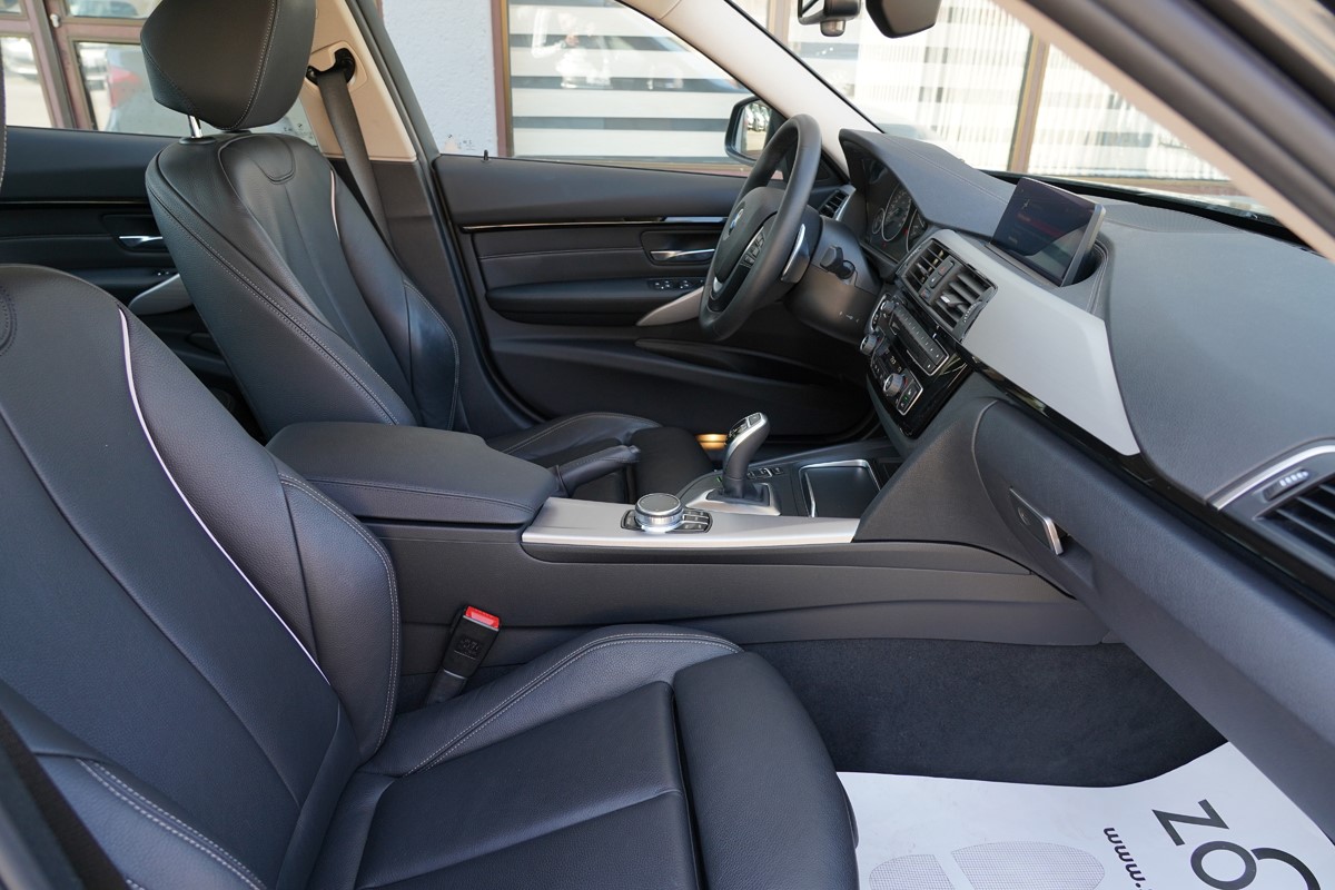 BMW
 3-Series 320 d Automatik 